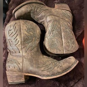 Brown Roper cowboy boots size 8!